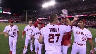 BOS@LAA: Trout launches a walk-off shot to center