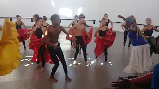 Clase de folklore cubano en Escuela Nacional de Danza