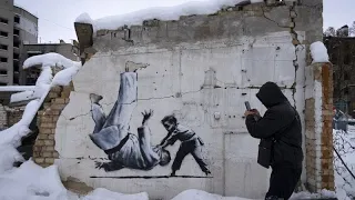 В Украине защищают уникальные граффити Банкси