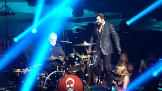 Queen + Adam Lambert In Las Vegas ( Under Pressure )