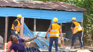 INGENIERO ECHA A LA CALLE FAMILIA POBRE Y SE LLEVA UNA SORPRESA