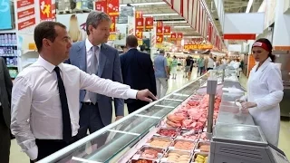 Даешь лосося! Медведев заглянул в магазин и накупил для министров мороженого | пародия «Еще Вчера»