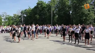 Танец выпускников СШ №3 г Солигорска на Последнем звонке 2016