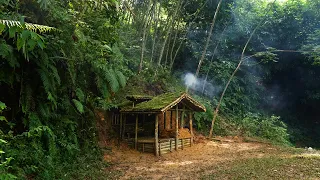 Solo bushcraft: Despite the rain, build a Bushcraft wooden house. Survival, trap- Day 81