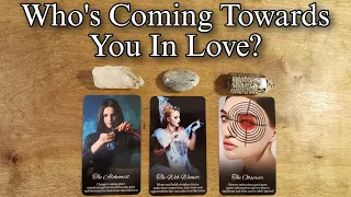 🌹💋 Who's Coming Towards You In Love? 💋🌹Pick A Card Love Reading