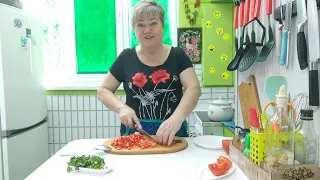 Лёгкий суп из куриных потрошков с пшеном и овощами.