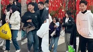 Пранк в Китае ЖИВОЙ КУСТ ,  Bushman prank in China 😆