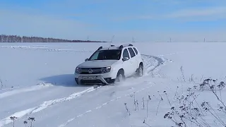 Дастер, пробиваем дорогу в глубоком снегу