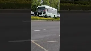 Жесткая авария в Могилеве: троллейбус вылетел на оградительный забор