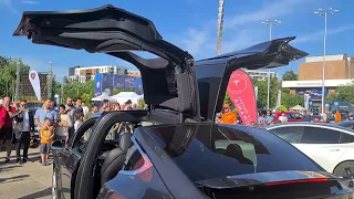 Masina Electrica - Tesla Model X Show in Romania - danseaza