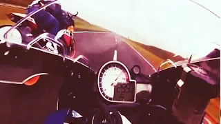 Clube Dos 299 Km/h   BMW S 1000 RR vs CBR 1000 RR Repsol