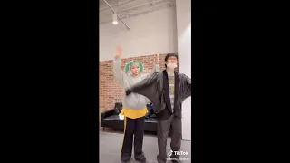 Suhyun &Chanhyuk (AKMU) dance challenge " Alien" On Tik tok