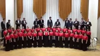 "Возле терема" исполняет хоровой коллектив "Кең дала"