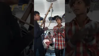 This street singer sing more better then the all singers .....