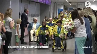 Українські паралімпійці виграли понад 100 медалей: як їх зустрічали в аеропорту "Бориспіль"