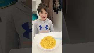 When Mom makes my favorite food 😋 #shorts #youtubeshorts #hzhtube_kidsfun #heidizidaneandzack