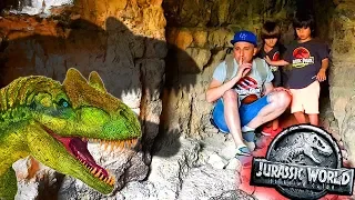 Dani y Evan en 😱 LA CUEVA DE LOS DINOSAURIOS 🦖