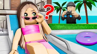 I Rented A VACATION HOME.. Owner SPIED On ME! (Roblox Bloxburg)