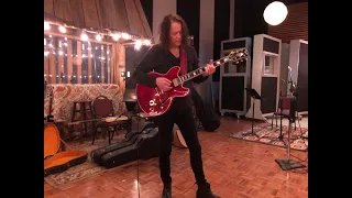 Robben Ford demonstrates the new Little Walter Tube Amps 8 Watt Recording Amp