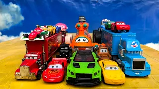 Cleanup Muddy Minicars & Disney car convoys 🚕 ! Play in the garden #9