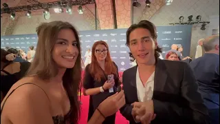 Premios Platino: Enzo Vogrincic - Alfombra Roja - Hablandodecine com