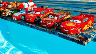 Looking for Disney Pixar Cars On the Rocky Road : Lightning McQueen, Mater, Dinoco McQueen, Mack