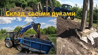 Почалося. Склад для зерна і... Землю грузимо - возимо.