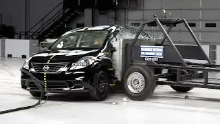 2012 Nissan Versa sedan side IIHS crash test