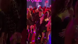 Kıvanç Tatlıtuğ ve Başak Dizer çiftinin dansı!