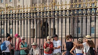 Buckingham Palace at 9am on the Anniversary of the Death of HM Queen Elizabeth II. 08.09.2023.