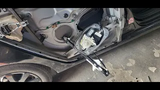 VW Golf 5 ремонт заднього склопідіймача, ЗАЗ Туарег на ремонті