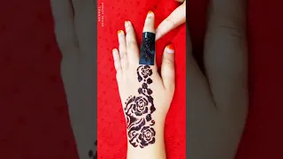 STENCIL MEHNDI TRICK FOR BEGINNERS // HOW TO APPLY HENNA STICKERS FOR HANDS #shorts