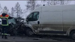 Трое парней разбились в массовом ДТП в Саратовской области