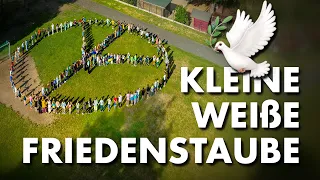 Kleine weiße Friedenstaube - Kinder in Markkleeberg / Sachsen singen für den Frieden (Drohnenvideo)