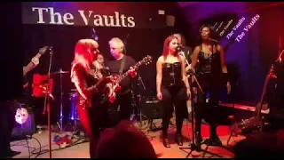 Jenny Darren sings "Papa was a rolling Stonefree" (from her "Ladykillers" album) LIVE