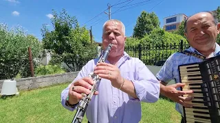 Mësoi klarinetën me pipizanë/ Instrumentisti nga Fieri: Muzikën pasion që në fëmijëri