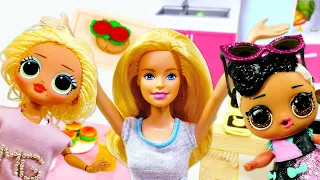 Куклы ЛоЛ ОМГ и кукла Барби устроили вечеринку и делают прически! Видео про игрушки для девочек