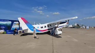 МАКС-2021. Самолёт ЛМС-901 "Байкал" выдвигается на президентскую стоянку.