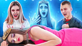 ¡La Reina de la Escuela se ha Convertido en un Fantasma! ¡Me Enamoré de un Vampiro!