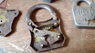 (885) Inside a Different Rugby Padlock