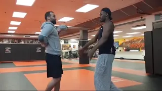 Джон Джонс учится танцевать лезгинку / Jon Jones learning Lezginka Dance