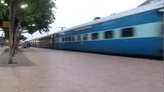 12633 KANIYAKUMARI SF EXPRESS speeding towards CHENGALPET with ED WAP-4!