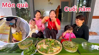 Lần đầu Bảo Bảo được xuống nhà Bà Nội chơi , Vợ Chồng Mai tặng món quà nhỏ cho Bà Ngoại và Bà Nội