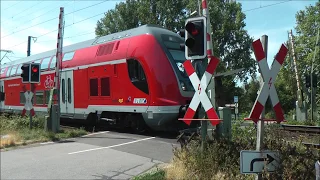 Schranke Defekt, Live Aufnahme. Züge fahren Schrittgeschwindigkeit