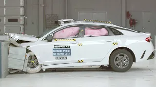 2023 Kia K5 updated moderate overlap crash test (extended footage)