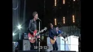Noel Gallagher's High Flying Birds - Everybody's On The Run (Live at Isle of Wight, 2012)