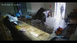 Окупанти пограбували магазин в місті Бобровиця