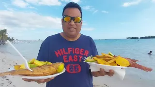 Buscando el pescado frito de Boca Chica, Santo Domingo, Rep. Dominicana.