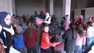 Syrian families flee barrage of airstrikes in Aleppo