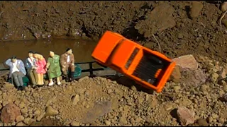 1 /64 Dynamic Diorama - Cars Truck and Police Chase - Crash Compilation Slow Motion 1000 fps  #27